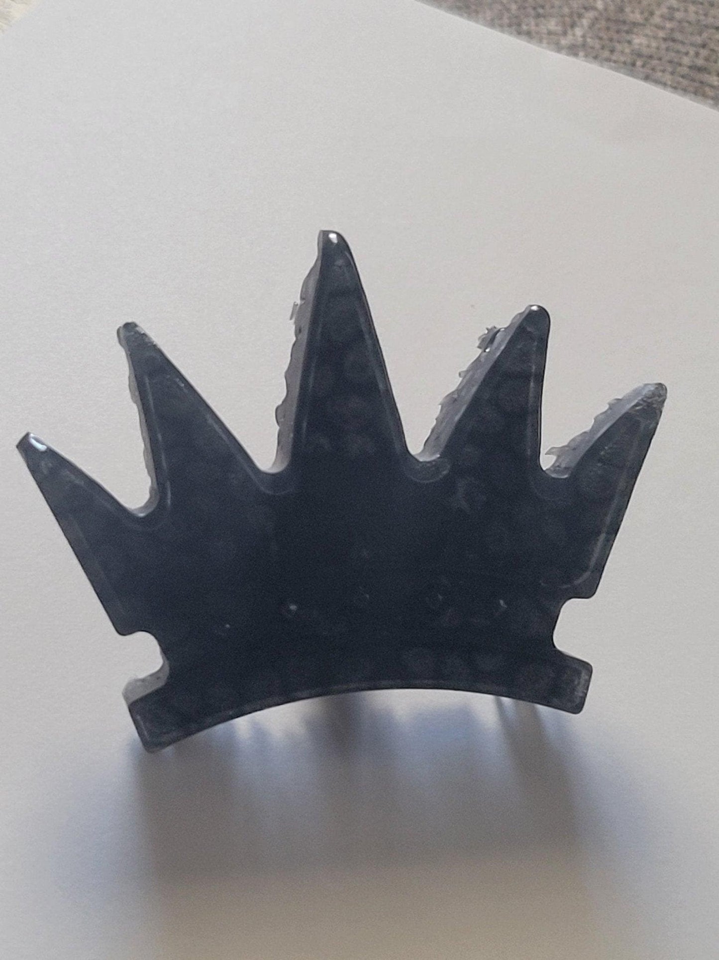 Black crown-shaped car vent accessory for stylish airflow management