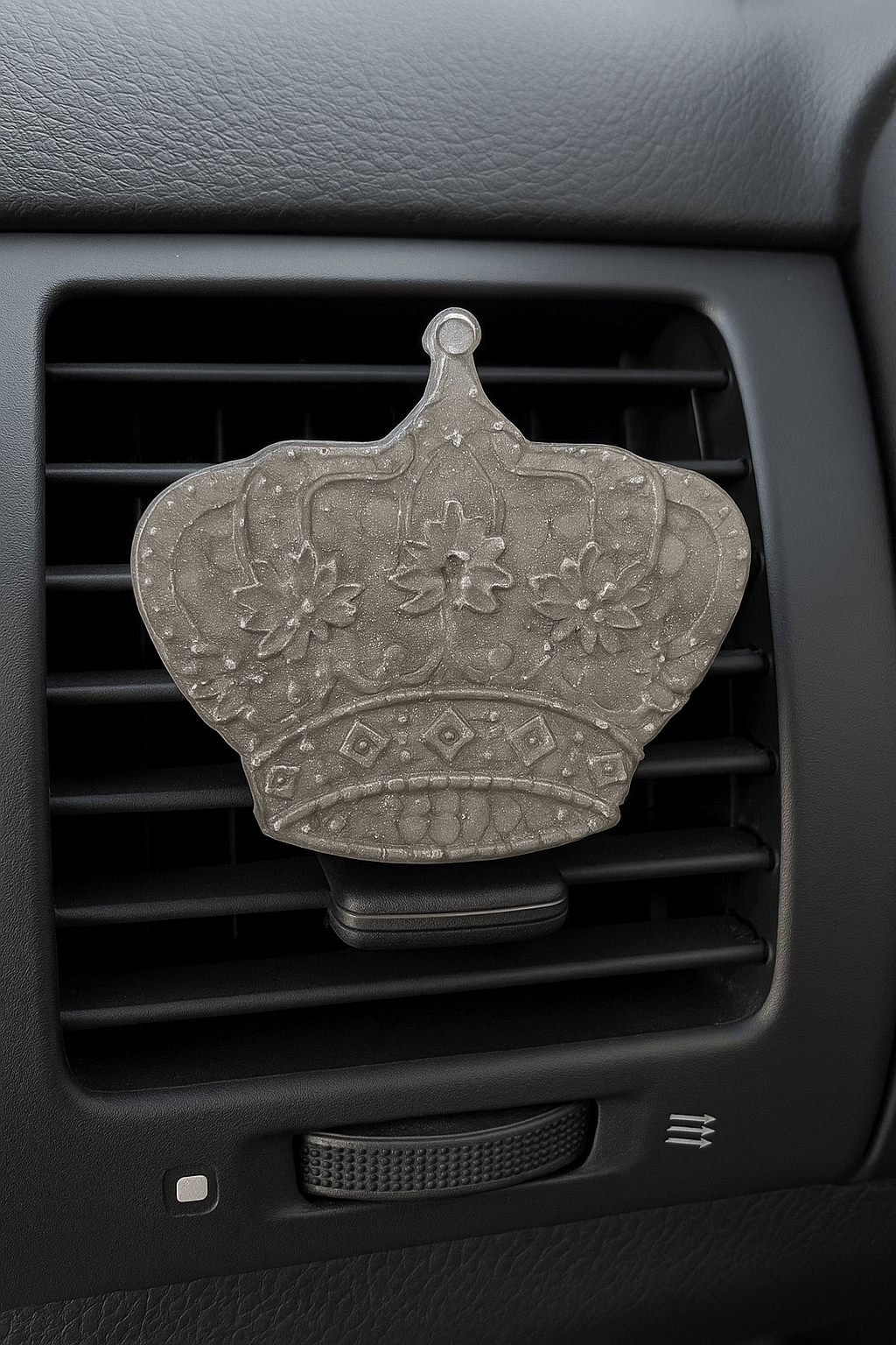 Queen K Candle Co. car vent air freshener clip